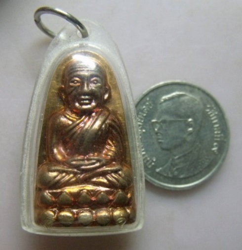 **วัดใจ**หลวงปู่ทวด วัดช้างให้ พิมพ์เตารีด หลังตัวหนังสือ เนื้อทองแดง**เลี่ยมสวยพร้อมใช้ เชิญชมครับ