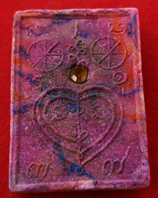 เพชรพญาธร เนื้อเบญจรงค์ฝังพลอย ๒ เม็ด ๒๕๔๓หลวงปู่หมุน เสกวัดซับลำใย สร้าง