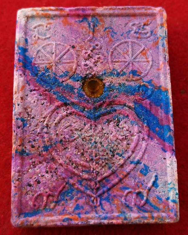 เพชรพญาธร เนื้อเบญจรงค์ฝังพลอย ๒ เม็ด ๒๕๔๓หลวงปู่หมุน เสกวัดซับลำใย สร้าง