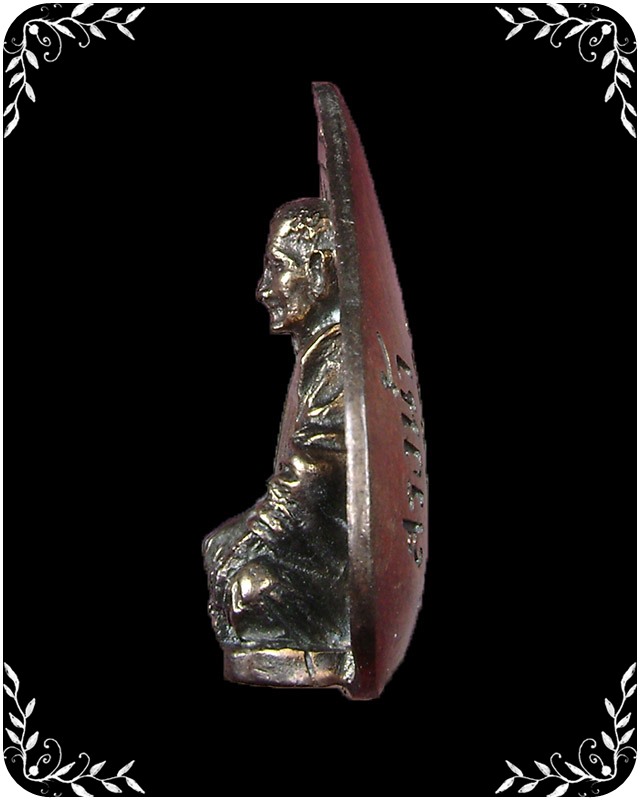 รูปเหมือนใบโพธิ์ หลวงปู่คร่ำ  วัดวังหว้า  เนื้อนวะ