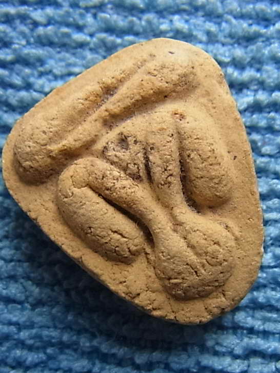 พระปิดตาวัดยายร้า(สุวรรณรังสรรคฺ) ระยอง หลวงปู่ทิม ปลุกเสก ปี16 เนื้อว่านเหลือง  --02-