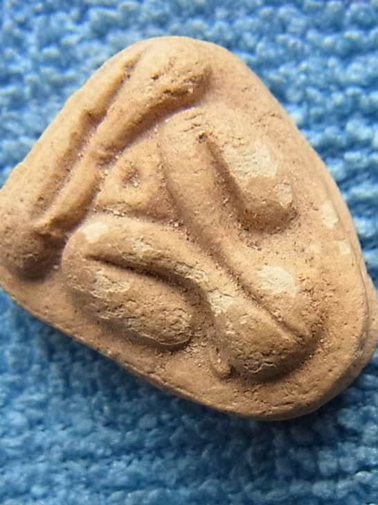 พระปิดตาวัดยายร้า(สุวรรณรังสรรคฺ) ระยอง หลวงปู่ทิม ปลุกเสก ปี16 เนื้อว่านเหลือง  --01-