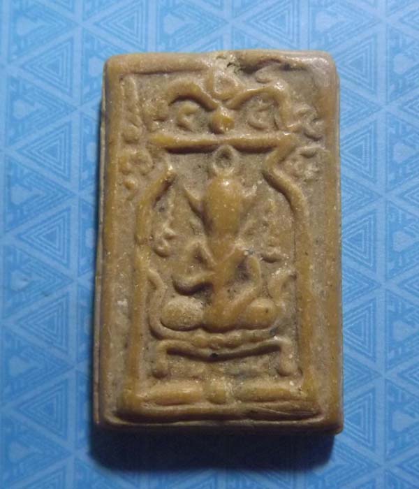 พระผงน้ำน้ำมันฤษี หลวงพ่อกวย หลังแบบพระปรกโพธิ์