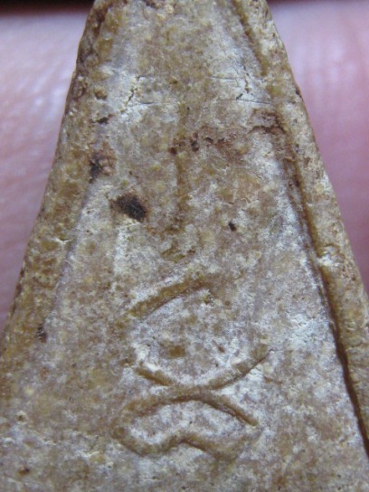 พระนางพญาสมาธิ พิมพ์นิยมฐานสูง ปี2516 เนื้อผง วัดบ่อวิน จ.ชลบุรี หลวงปู่ทิม ปลุกเสก