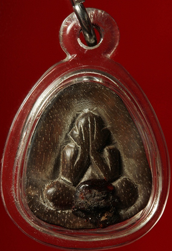 พระปิดตาหลังยันต์ห้าอธิบดีกรมศาสนา(ไม้แกะ)หลวงปู่ทิม วัดละหารไร่ จ.ระยอง