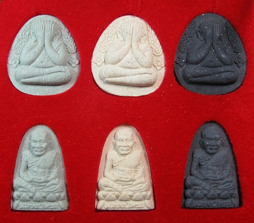 หลวงพ่อทวด รุ่นมหาราช ปี 2538 เนื้อผง วัดช้างให้ อ.นอง ปลุกเสก 1 ชุด 6 องค์ กล่องเดิม