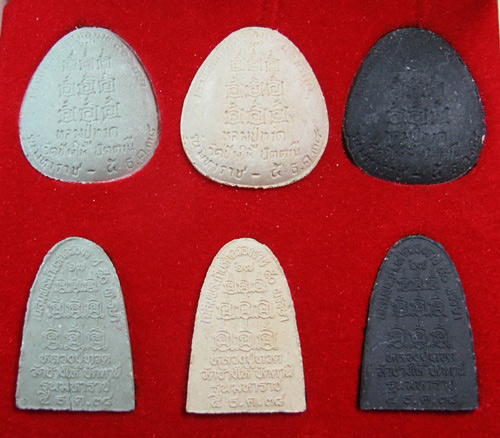 หลวงพ่อทวด รุ่นมหาราช ปี 2538 เนื้อผง วัดช้างให้ อ.นอง ปลุกเสก 1 ชุด 6 องค์ กล่องเดิม