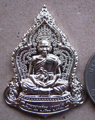 เหรียญชินบัญชร หลวงปู่เกลี้ยง วัดโนนแกด จ.ศรีสะเกษ ปี2556 เนื้ออัลปาก้า หมายเลข340พร้อมกล่องเดิม 