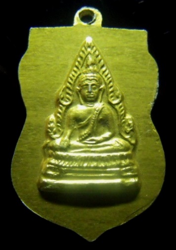 **วัดใจ**เหรียญเสมาหลวงปู่ทวด หลังพระพุทธชินราช เนื้อขาปิ่นโต(อลูมิเนียม)กะไหล่ทอง**หลังวงเดือนสวยๆ 