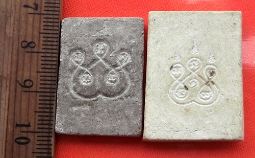 เริ่ม 10 บาท กับ  พระเนื้อผงหลวงพ่อพุทธโสธร 2 องค์ …BB358