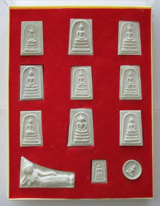 สมเด็จบางขุนพรหม ปี 54 ชุด 12 พิมพ์ รุ่นอมตมหามงคล (เคาะเดียว)