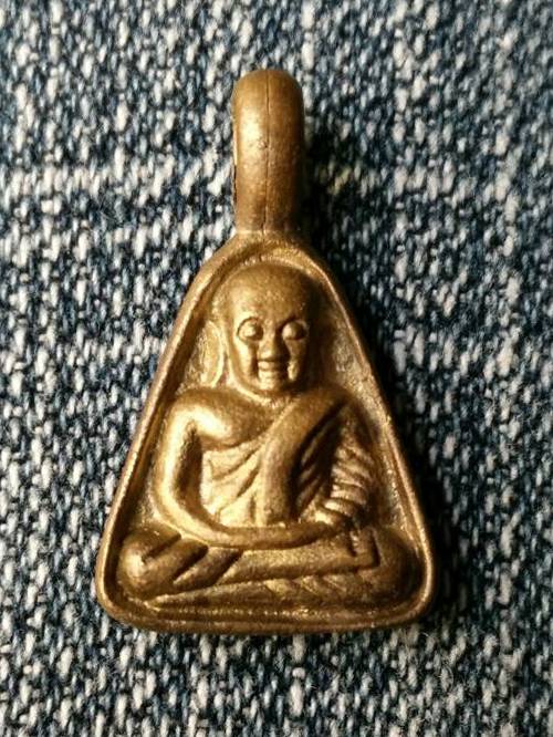 เหรียญจอบหลวงพ่อเงิน 10 ปี B.T.S (เคาะเดียวแดง)