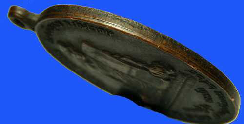 วัดใจครับ เหรียญ หลวงปู่คำพันธ์ *รุ่นอุดมความสุข* วัดธาตุมหาชัย จ.นครพนม ปี 2540 *เนื้อทองฝาบาตร