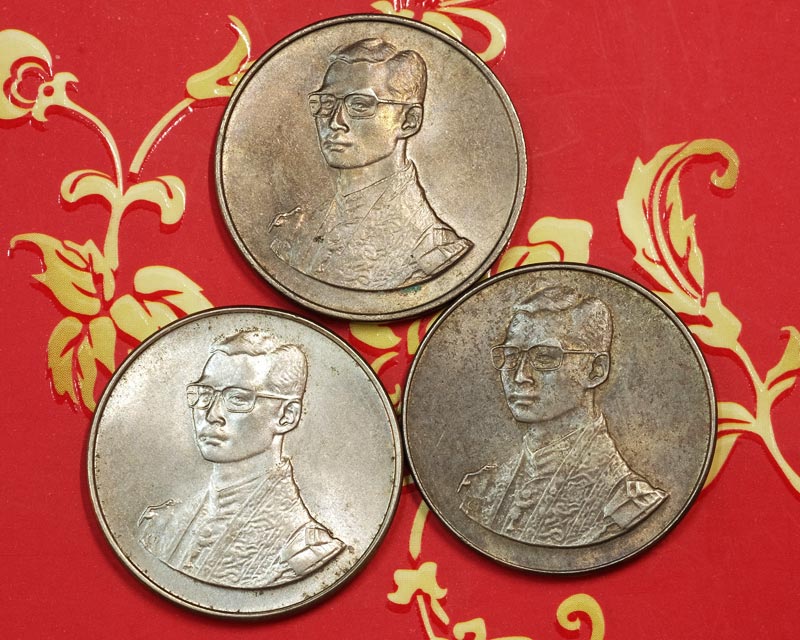 เหรียญกษาปณ์ที่ระลึก ร.๙ ที่ระลึกเดินการกุศลฯปี๒๕๒๗ รวมจํานวน3เหรียญ 3แบบ(ไม่ทราบเนื้อ) สภาพเก็บ/w44