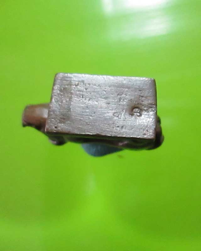 หมู มหาลาภ หลวงพ่อสาคร วัดหนองกลับ รุ่นสอง สวยครับ