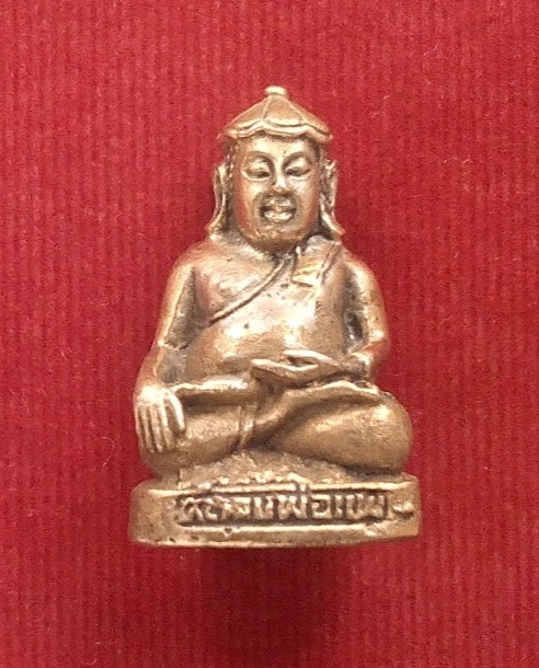 พระสังกัจจายณ์บัวเข็ม หลวงพ่อแพ วัดพิกุลทอง สิงห์บุรี ปี39 ตอกโค๊ต ด้านหลังและใต้ฐาน เนื้อโลหะผสม