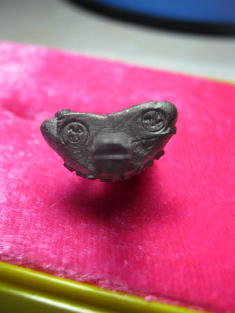 พระยอดธง หลวงพ่อคูณ รุ่น ๗๕ ปี เนื้อตะกั่ว ตอกโค๊ต 2 พร้อมกล่องเดิม