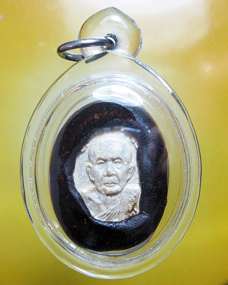 พระผงรูปเหมือนหลังยันต์ดวงเศรษฐี หลวงปู่หมุน ฐิตสีโล รุ่นดวงเศรษฐี เสาร์ ๕ ปี๒๕๔๓