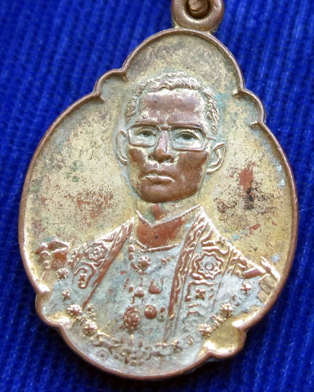 (CA_342) เหรียญในหลวง ร.9 ครบ 4 รอบ หลัง ภปร. ปี 2518 เนื้อทองแดง ชุปทอง