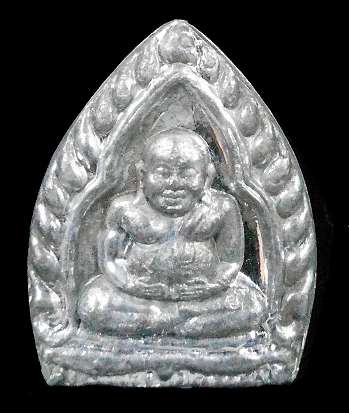 เจ้าสัวพระสังกัจจายน์ หลวงปู่ชื้น วัดญาณเสน จ.อยุธยา ปี2545  เนื้อชินตะกั่ว พร้อมกล่องครับ 