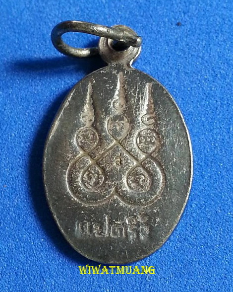 เหรียญรูปไข่หลวงพ่อโสธร วัดโสธรวรารามวรวิหาร แปดริ้ว เนื้อเงินลงถม หลังตอกโค๊ต ส 