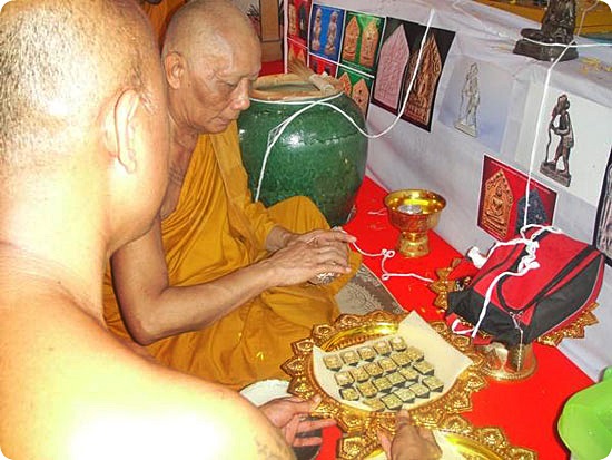 ***ชูชกยันต์ ๕ มหาลาภ ปี๒๕๕๓ เนื้อทองแดง ปลุกเสกโดย ลพ.สาคร มนูญโญ วัดหนองกรับ จ.ระยอง 