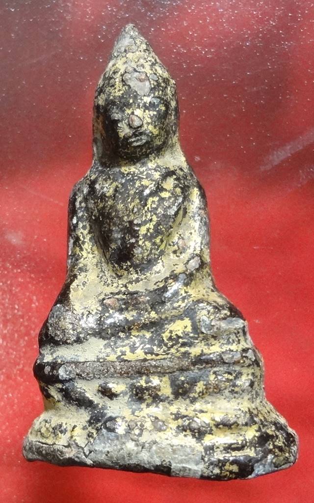  พระชินตะกั่วสนิมแดง ปางมารวิชัย ฐานบัว 2 ชั้น หน้าตัก 1 นิ้ว สูง1.5 นิ้ว รักทองเดิมๆจากกรุอยุธยาครั