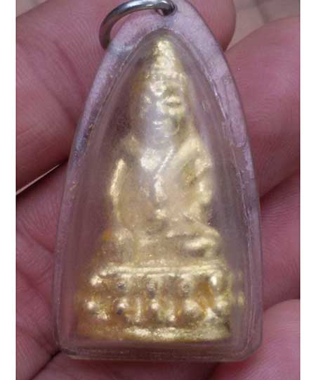 พระกริ่ง เนื้อผง เลี่ยมเดิมจากวัด (ลงรักปิดทอง มีกริ่ง)