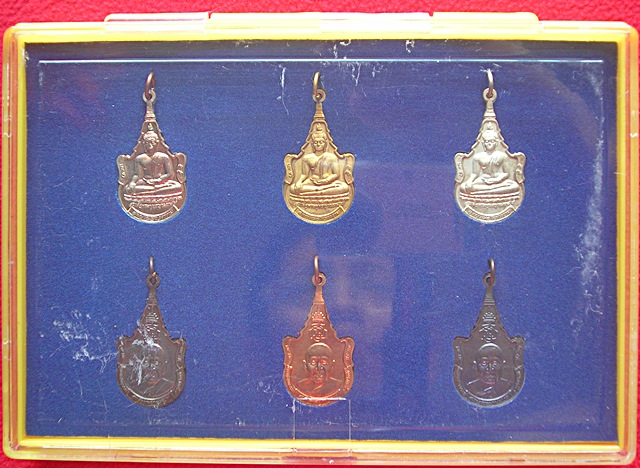 เหรียญพระพุทธญาณเรศวร์ วัดญาณสังวราราม หลังสมเด็จพระญาณสังวร ปี 52 ครบชุด