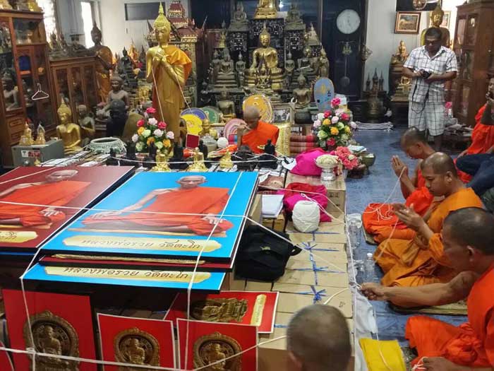 ++เหรียญนั่งพาน รุ่น ชนะมาร เนื้อทองแดงผิวไฟ หลวงพ่อรวย วัดตะโก อยุธยา จำนวน 5 เหรียญ++