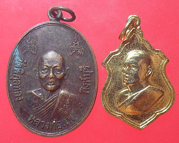 หลวงพ่อแพ วัดพิกุลทอง สิงห์บุรี2องค์เคาะเดียวแดงชุดที่2