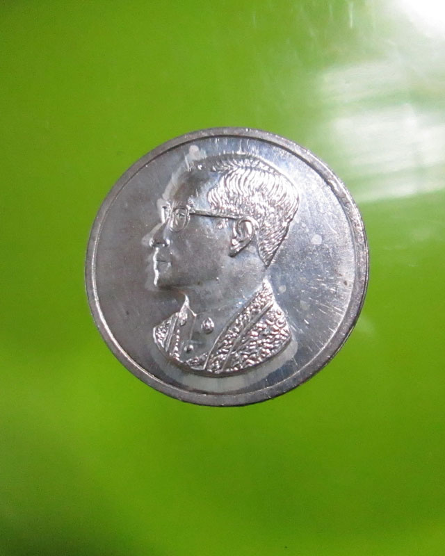 เหรียญในหลวงรัชกาลที่9 คุ้มเกล้า พิมพ์ใหญ่เนื้อเงิน สวย