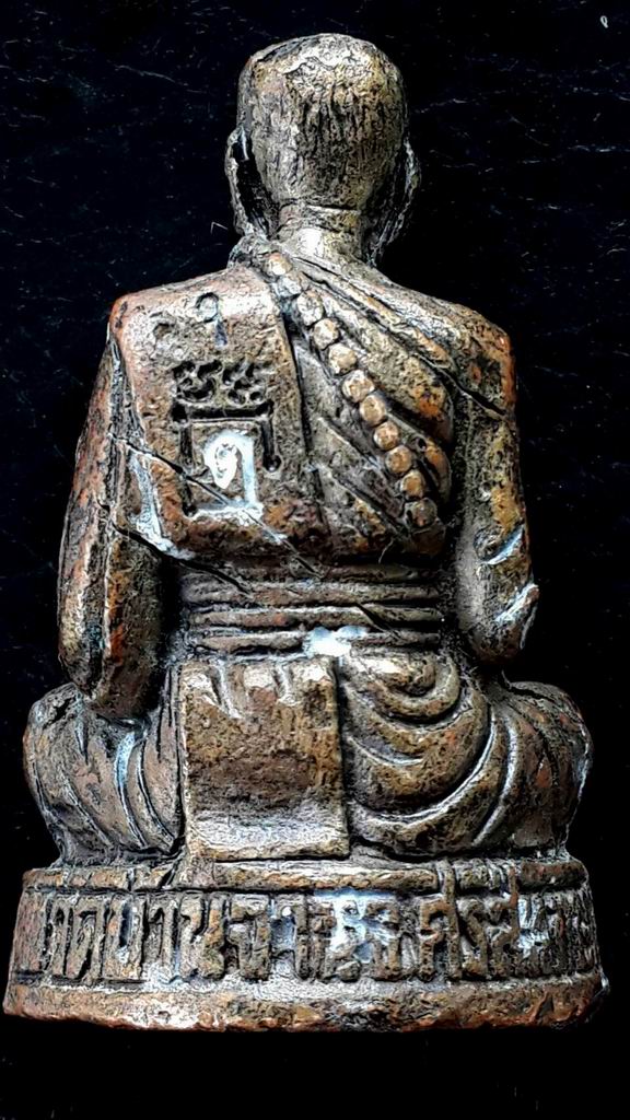 รูปหล่อองค์ใหญ่ หลวงปู่หมุน วัดบ้านจาน จ.ศรีสะเกษ