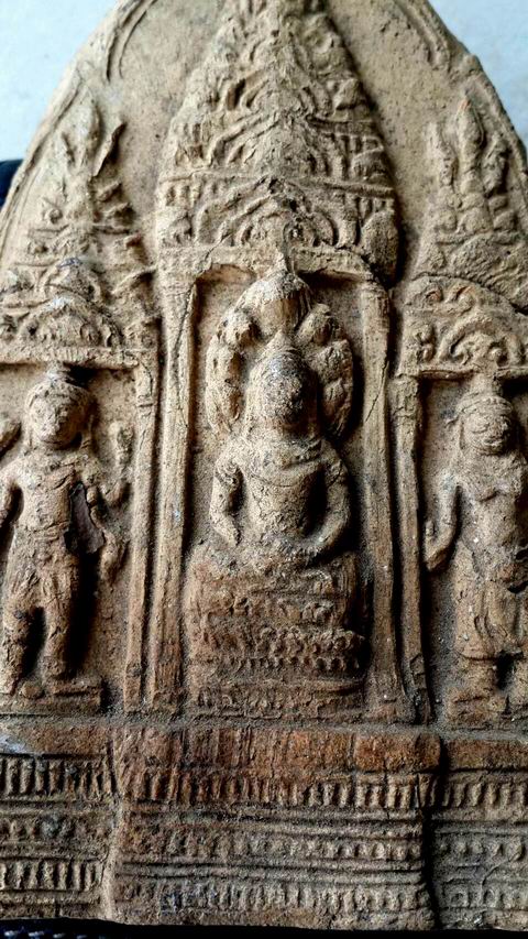 พระสามเนื้อดินขนาดใหญ่