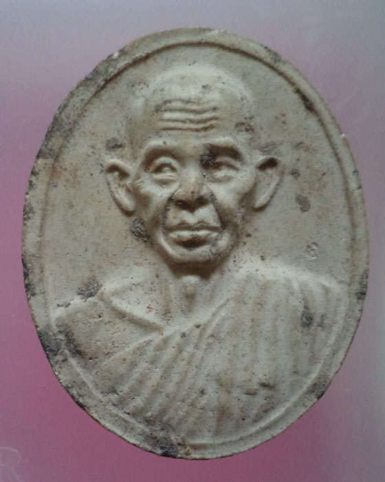 พระผงรูปเหมือนหลวงพ่อเกษม เขมโก ปี 2535 **เคาะเดียว**