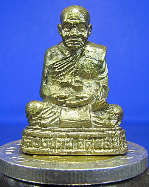 รูปหล่อหลวงปู่ทิม ๘ รอบ พร้อมกล่อง