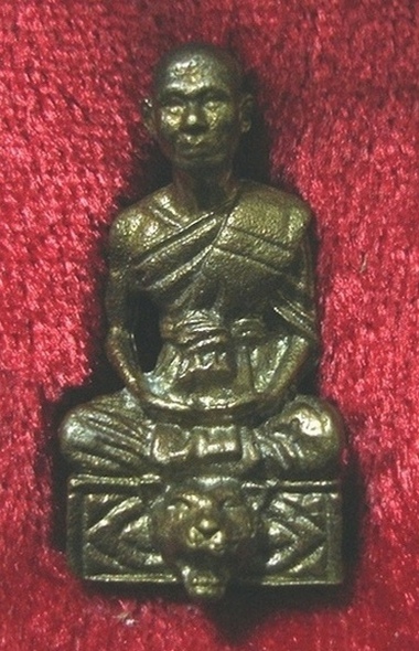 รูปหล่อหลวงพ่อเที่ยง วัดเขากระโดง เคาะเดียวแดง