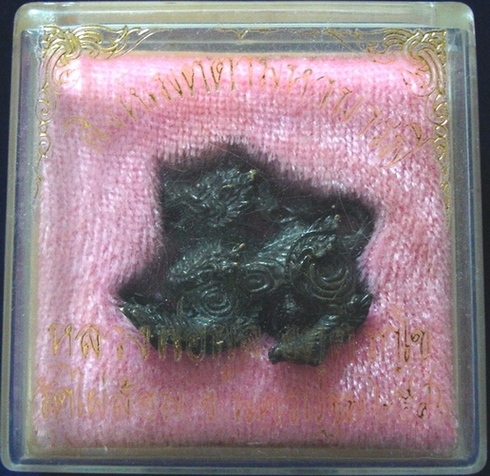 สิงห์หลวงพ่อพูล วัดไผ่ล้อม เคาะเดียวแดง