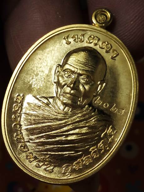 เหรียญหลวงพ่อหวั่นวัดคลองคูณจ.พิจิตรปี2558เนื้อทองฝาบาตร หมายเลข 2028 สภาพสวยค่ะ