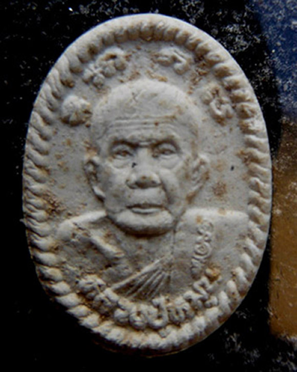 >> เคาะเดียว << พระผงดวงเศรษฐี หลวงปู่หมุน ...สวย คม เข้ม ขลัง...พร้อมบัตรรับรอง