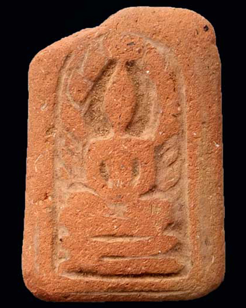 สมเด็จมงคลมหาลาภ คุณแม่บุญเรือน ปี 2499 เนื้อดินโรยทรายเงินทรายทองหายาก พร้อมบัตรรับรอง/wb01