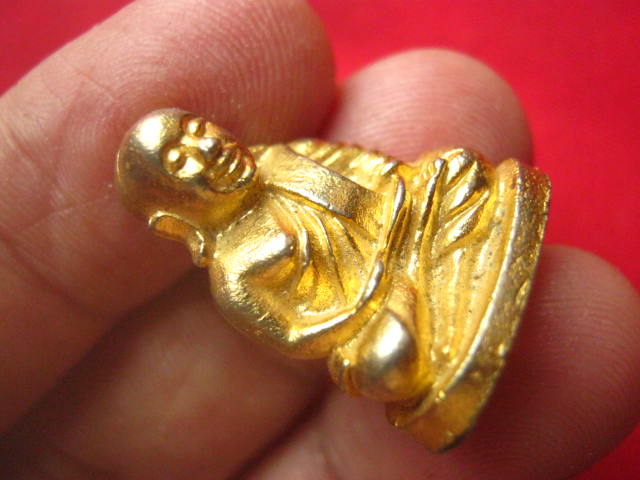 หลวงพ่อเงิน วัดบางคลาน ยิงโค้ดใต้ฐาน 