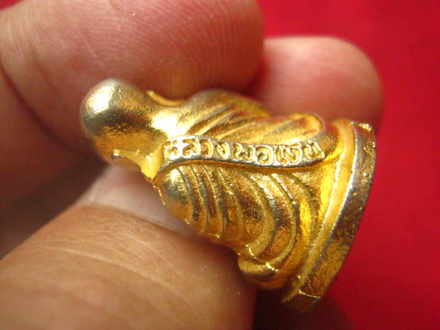 หลวงพ่อเงิน วัดบางคลาน ยิงโค้ดใต้ฐาน 