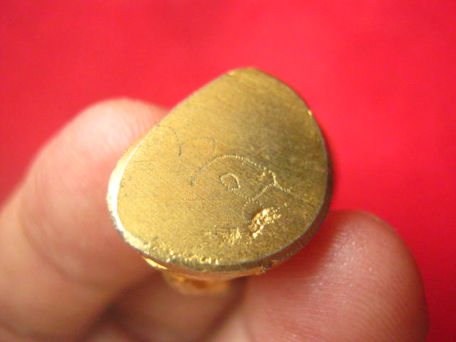 หลวงพ่อเงิน วัดบางคลาน ยิงโค้ดใต้ฐาน 