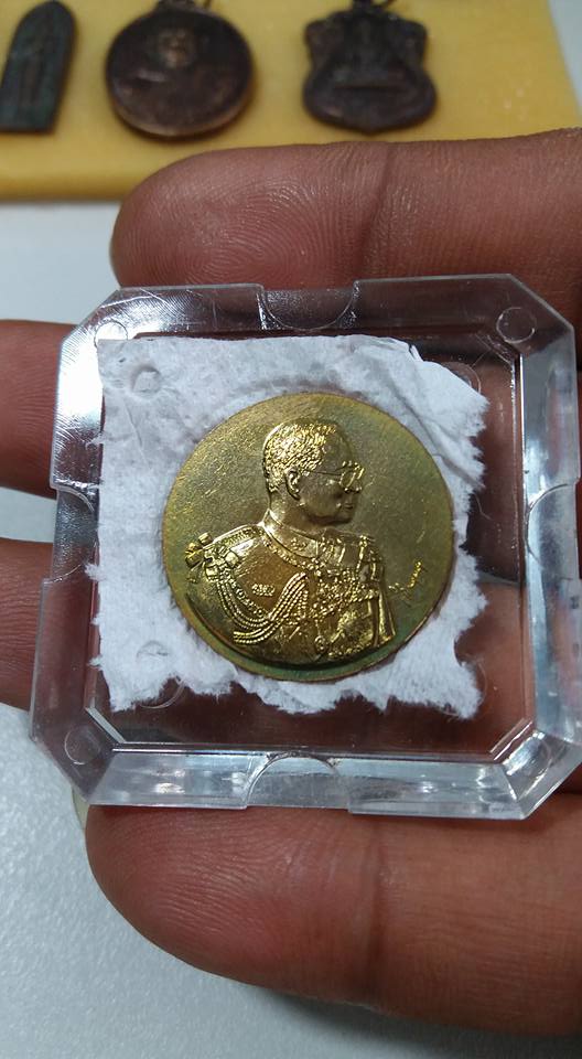 เหรียญในหลวง โมเน่ร์เดอปารีส