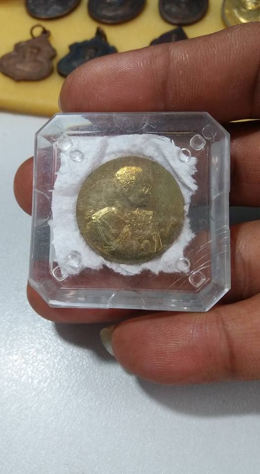 เหรียญในหลวง โมเน่ร์เดอปารีส