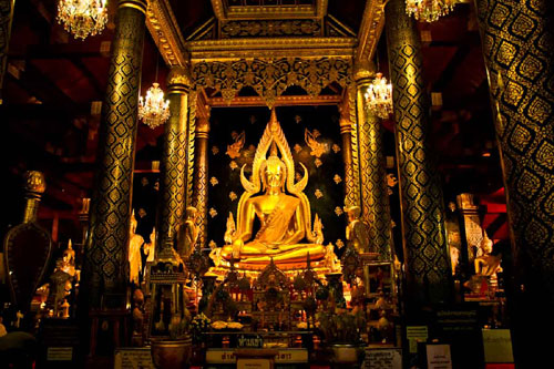 ราคาวัดใจ ๕๐ บาทเท่านั้น เหรียญฉลุ พระพุทธชินราช วัดพระศรีมหาธาตุ พิษณุโลก ปี ๒๕๑๑