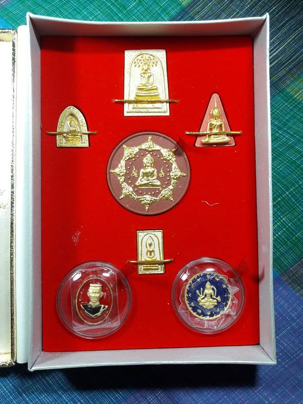 สมเด็จพระญาณสังวร สมเด็จพระสังฆราช วัดบวรนิเวศวิหาร " พระชุดของขวัญ 7 องค์ (กรรมการปิดทอง) "