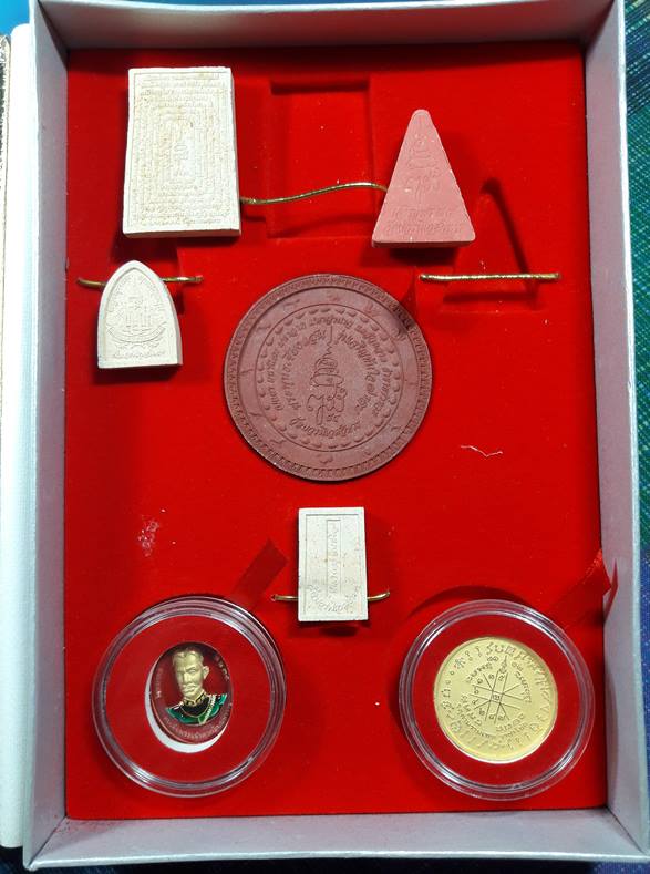 สมเด็จพระญาณสังวร สมเด็จพระสังฆราช วัดบวรนิเวศวิหาร " พระชุดของขวัญ 7 องค์ (กรรมการปิดทอง) "