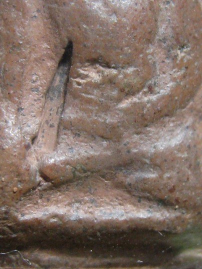 พระเปิม เนื้อดิน กรุวัดคู้ยาง จ.กำแพงเพชร อยู่ในเลี่ยม สภาพพอใช้ 